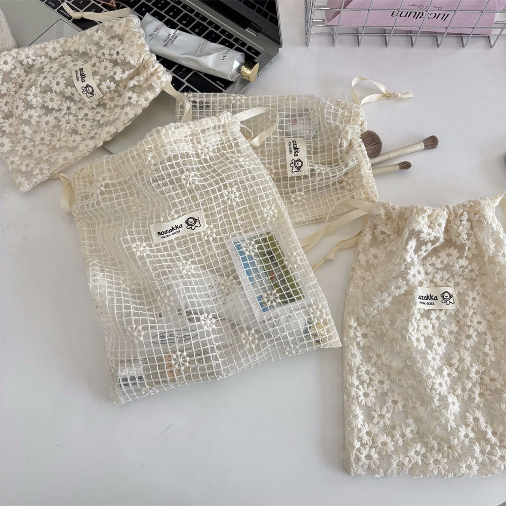 Lace Embroidered Daisy Mesh Dr - Tech Accessories Travel Bag recension och pris